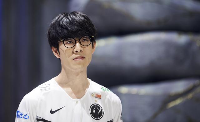 FPX赛后群访 Qiuqiu：机器人Q的准就厉害，Q不中就是乐色